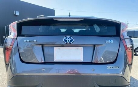 Toyota Prius IV XW50, 2019 год, 1 440 000 рублей, 8 фотография