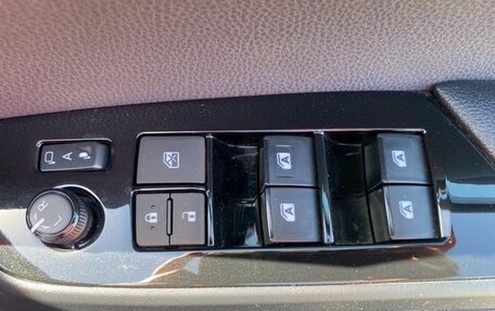 Toyota Prius IV XW50, 2019 год, 1 440 000 рублей, 14 фотография