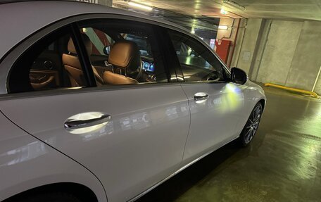 Mercedes-Benz E-Класс, 2018 год, 3 600 000 рублей, 15 фотография