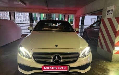 Mercedes-Benz E-Класс, 2018 год, 3 600 000 рублей, 19 фотография