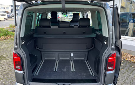 Volkswagen Multivan T6 рестайлинг, 2021 год, 6 100 000 рублей, 7 фотография