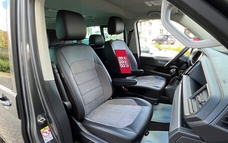 Volkswagen Multivan T6 рестайлинг, 2021 год, 6 100 000 рублей, 10 фотография