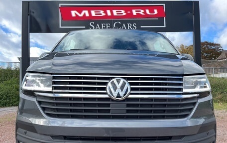 Volkswagen Multivan T6 рестайлинг, 2021 год, 6 100 000 рублей, 5 фотография