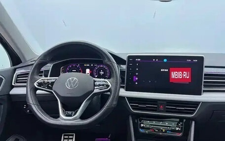 Volkswagen Tiguan II, 2023 год, 4 353 500 рублей, 7 фотография