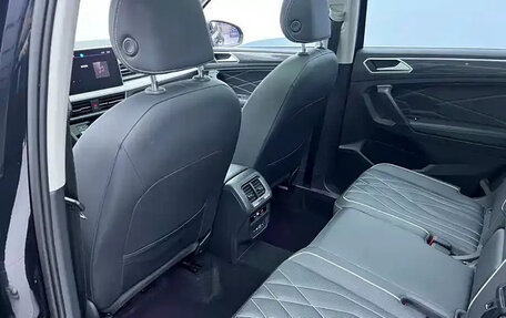 Volkswagen Tiguan II, 2023 год, 4 353 500 рублей, 10 фотография