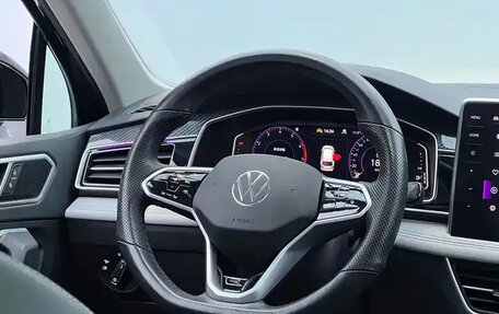 Volkswagen Tiguan II, 2023 год, 4 353 500 рублей, 11 фотография