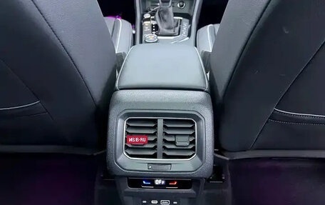 Volkswagen Tiguan II, 2023 год, 4 353 500 рублей, 12 фотография