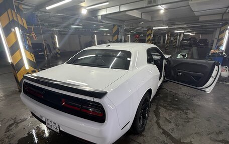 Dodge Challenger III рестайлинг 2, 2019 год, 2 680 000 рублей, 13 фотография