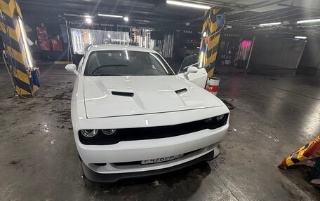 Dodge Challenger III рестайлинг 2, 2019 год, 2 680 000 рублей, 10 фотография