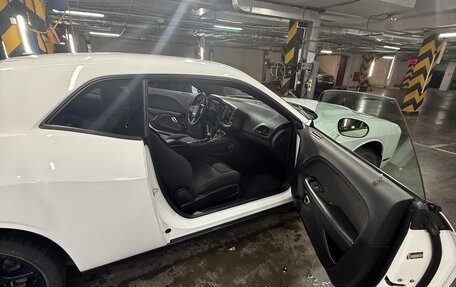 Dodge Challenger III рестайлинг 2, 2019 год, 2 680 000 рублей, 14 фотография