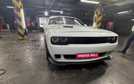 Dodge Challenger III рестайлинг 2, 2019 год, 2 680 000 рублей, 3 фотография