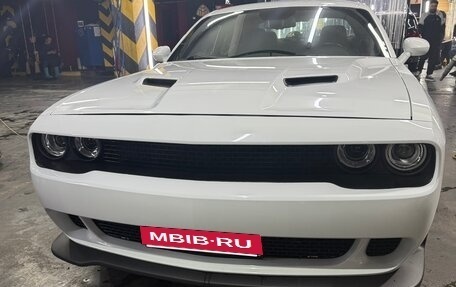 Dodge Challenger III рестайлинг 2, 2019 год, 2 680 000 рублей, 2 фотография