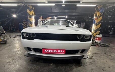 Dodge Challenger III рестайлинг 2, 2019 год, 2 680 000 рублей, 8 фотография