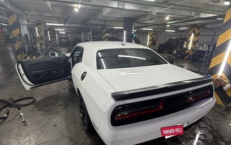 Dodge Challenger III рестайлинг 2, 2019 год, 2 680 000 рублей, 15 фотография