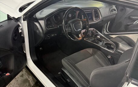 Dodge Challenger III рестайлинг 2, 2019 год, 2 680 000 рублей, 16 фотография