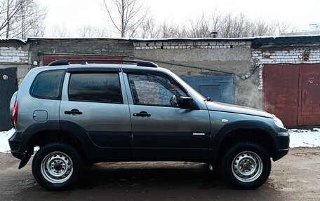 Chevrolet Niva I рестайлинг, 2011 год, 440 000 рублей, 4 фотография