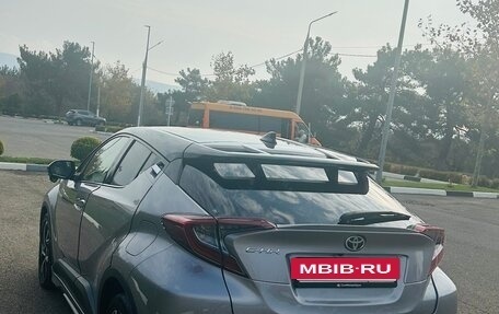 Toyota C-HR I рестайлинг, 2018 год, 2 000 000 рублей, 3 фотография