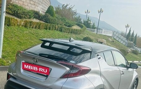 Toyota C-HR I рестайлинг, 2018 год, 2 000 000 рублей, 2 фотография