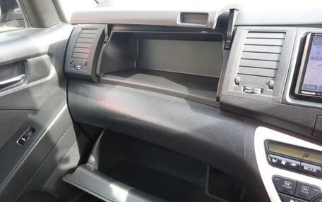 Toyota ISis I, 2014 год, 853 777 рублей, 13 фотография