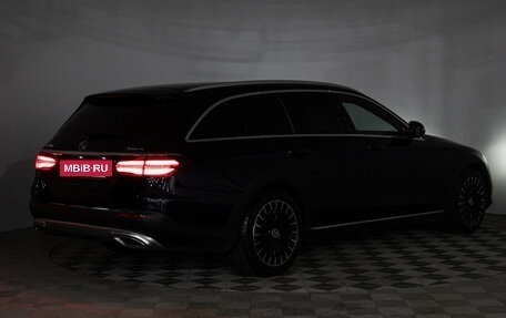 Mercedes-Benz E-Класс, 2019 год, 3 399 700 рублей, 28 фотография