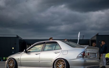 Toyota Altezza, 2001 год, 900 000 рублей, 7 фотография