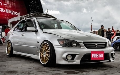 Toyota Altezza, 2001 год, 900 000 рублей, 2 фотография