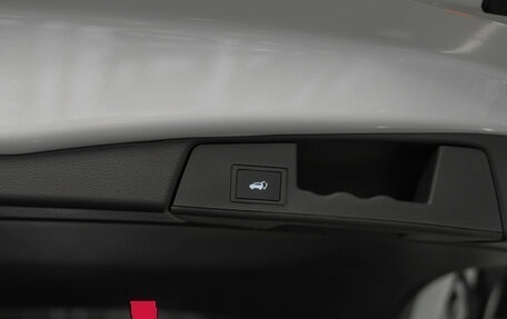 Toyota RAV4, 2025 год, 4 300 000 рублей, 24 фотография