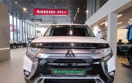 Mitsubishi Outlander III рестайлинг 3, 2019 год, 2 150 000 рублей, 2 фотография