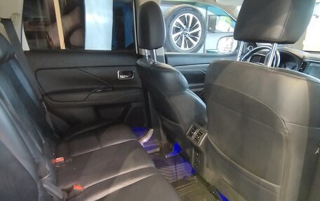 Mitsubishi Outlander III рестайлинг 3, 2019 год, 2 150 000 рублей, 9 фотография