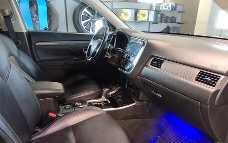 Mitsubishi Outlander III рестайлинг 3, 2019 год, 2 150 000 рублей, 8 фотография