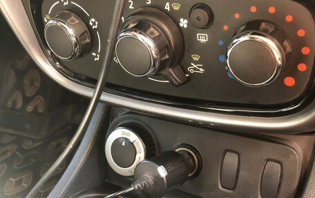 Renault Duster I рестайлинг, 2012 год, 950 000 рублей, 2 фотография