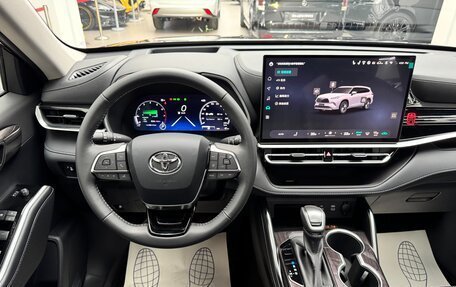 Toyota Highlander, 2025 год, 6 100 000 рублей, 28 фотография