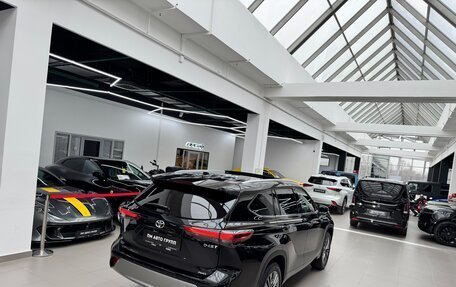 Toyota Highlander, 2025 год, 6 100 000 рублей, 36 фотография