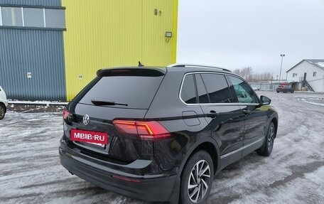 Volkswagen Tiguan II, 2018 год, 2 290 000 рублей, 3 фотография