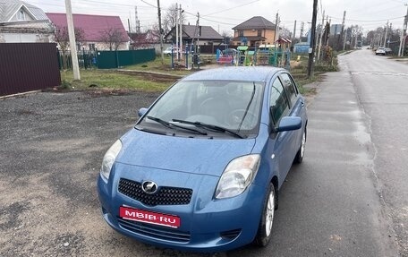 Toyota Yaris III рестайлинг, 2007 год, 530 000 рублей, 1 фотография