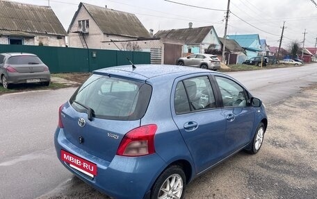 Toyota Yaris III рестайлинг, 2007 год, 530 000 рублей, 3 фотография