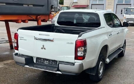 Mitsubishi L200 IV рестайлинг, 2022 год, 2 415 000 рублей, 3 фотография