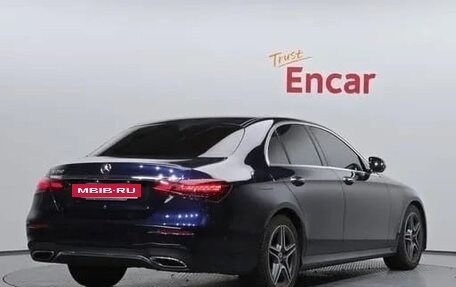 Mercedes-Benz E-Класс, 2022 год, 5 300 000 рублей, 3 фотография