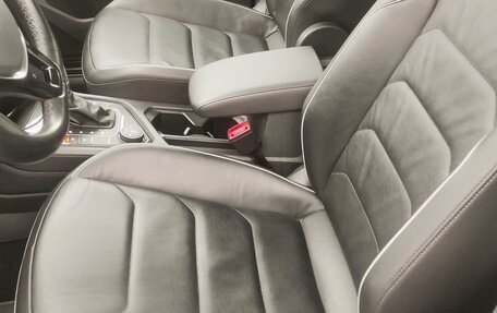 Volkswagen Tiguan II, 2018 год, 2 675 000 рублей, 17 фотография