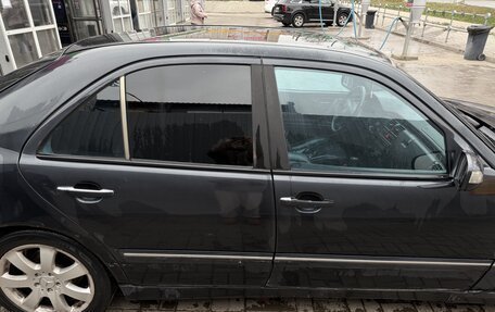 Mercedes-Benz E-Класс, 2002 год, 350 000 рублей, 6 фотография