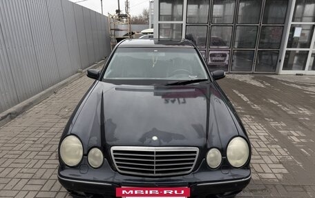 Mercedes-Benz E-Класс, 2002 год, 350 000 рублей, 3 фотография