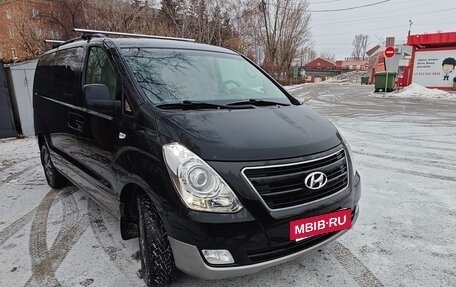 Hyundai Grand Starex Grand Starex I рестайлинг 2, 2017 год, 3 200 000 рублей, 2 фотография