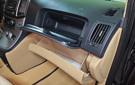 Hyundai Grand Starex Grand Starex I рестайлинг 2, 2017 год, 3 200 000 рублей, 19 фотография