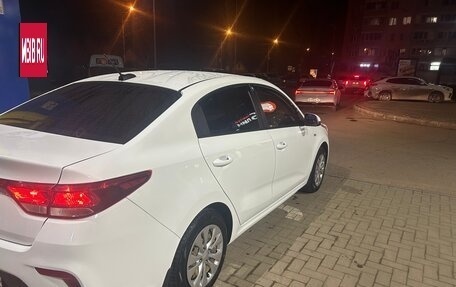 KIA Rio IV, 2018 год, 1 380 000 рублей, 2 фотография