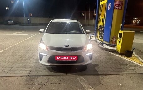 KIA Rio IV, 2018 год, 1 380 000 рублей, 4 фотография