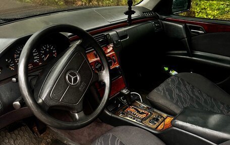 Mercedes-Benz E-Класс, 1999 год, 500 000 рублей, 8 фотография