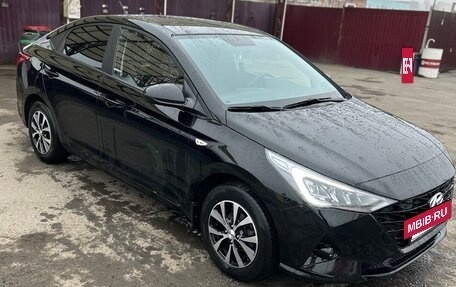 Hyundai Solaris II рестайлинг, 2021 год, 1 725 000 рублей, 5 фотография