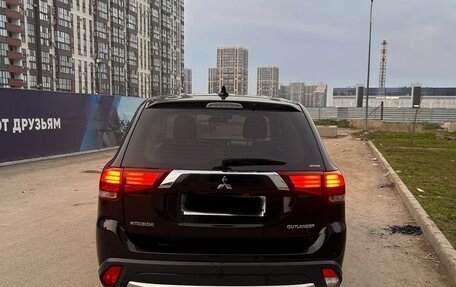 Mitsubishi Outlander III рестайлинг 3, 2017 год, 2 230 000 рублей, 4 фотография