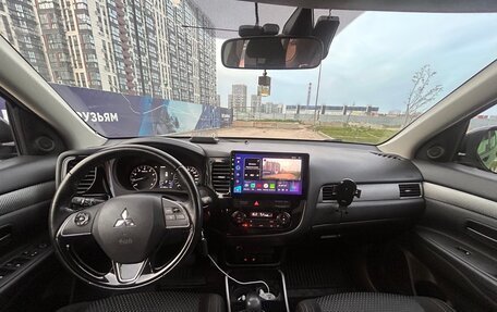 Mitsubishi Outlander III рестайлинг 3, 2017 год, 2 230 000 рублей, 13 фотография