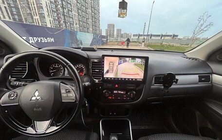 Mitsubishi Outlander III рестайлинг 3, 2017 год, 2 230 000 рублей, 5 фотография